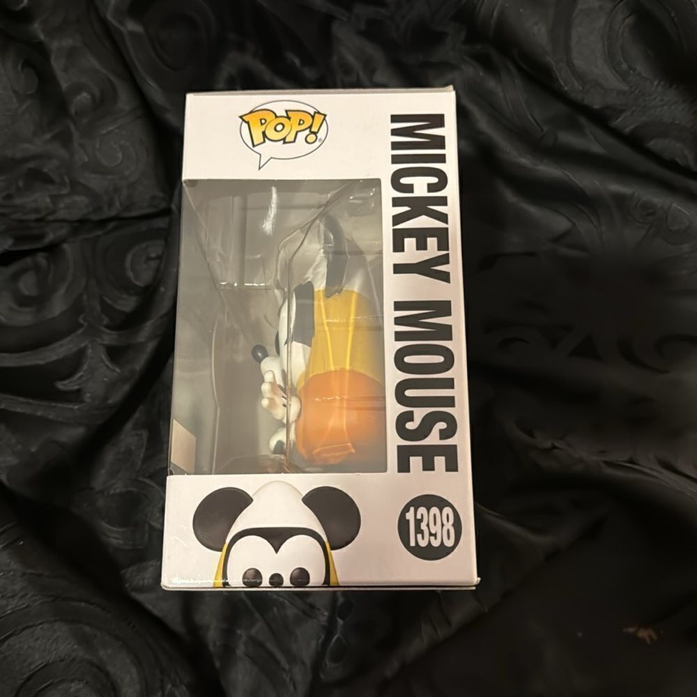 Funko pop disney Mickey mouse 1398 halloween candy corn - Picture 7 of 8